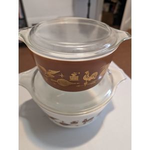 Vintage Pyrex Early American 1 and 1 1/2 quart casserole dishes